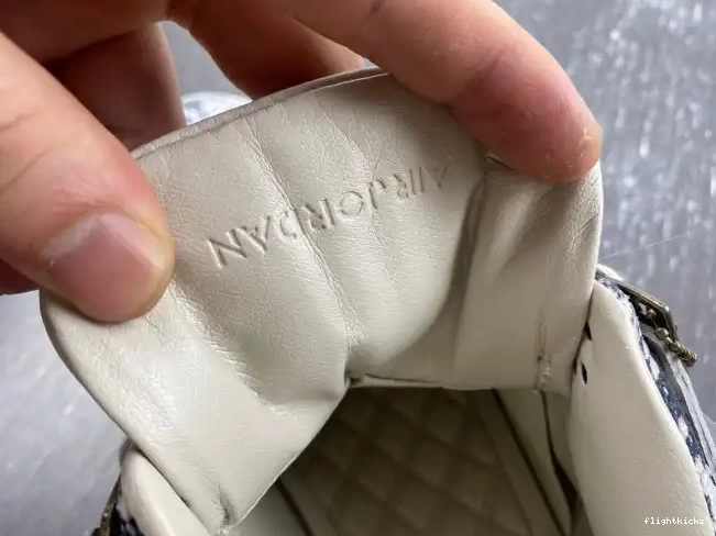 Jordan 819139-030 Snakeskin 4 Retro 0704